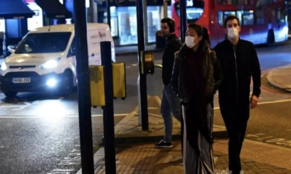 Βρετανία: Συγκαλεί έκτακτη σύσκεψη των υπουργών Υγείας της G7 λόγω Omicron - Τι λέει ο Π.Ο.Υ για την νόσηση